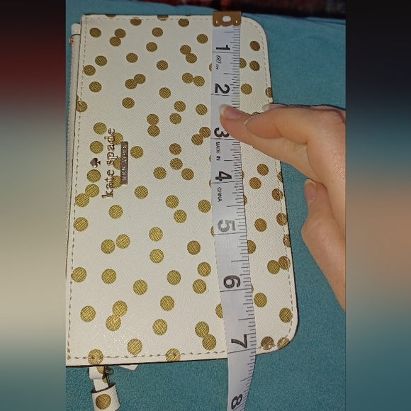 Kate Spade gold polka dot envelope wristlet zipper closure - Picture 11 of 11